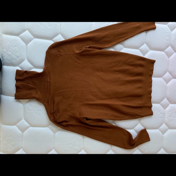 Turtleneck sweater - Picture 3 of 3